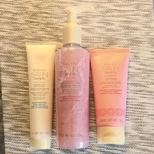 Mary Kay Satin Hands Trio‎ - Limited Edition Blissful Pomegranate